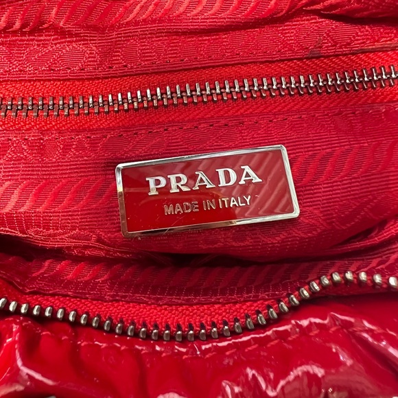 VTG PRADA Red Patent Leather Shoulder Quilted Puffer Bag Purse Wet Look be - Picture 5 of 11